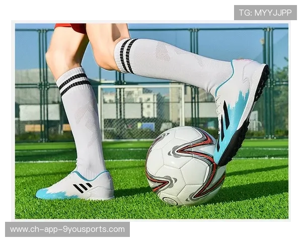 “青少年足球装备升级，专业化设备普及全国”，青少年足球比赛用鞋规定